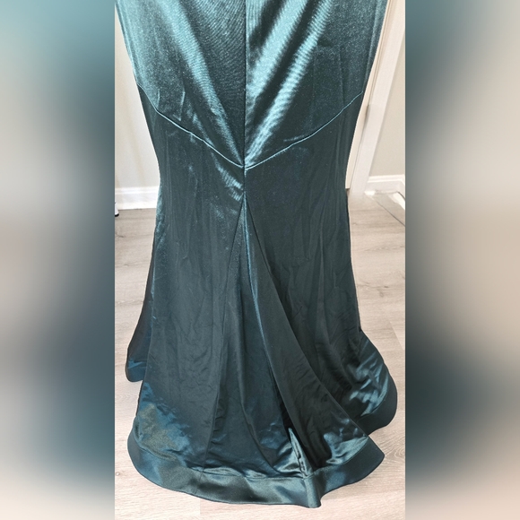 NWT Teeze Me Juniors' Off the Shoulder Satin Gown - Picture 4 of 9